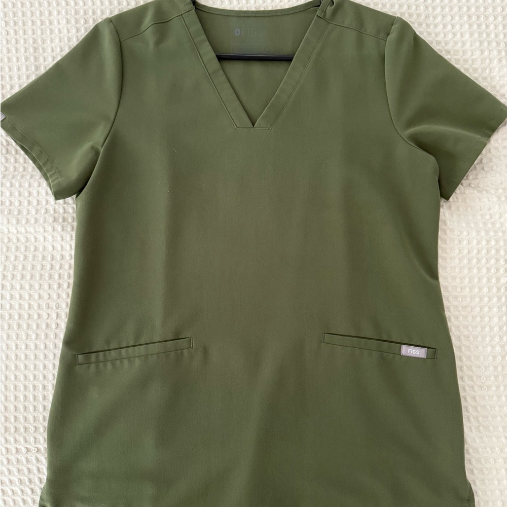 Figs Classic Green Short Sleeve V-Neck Top